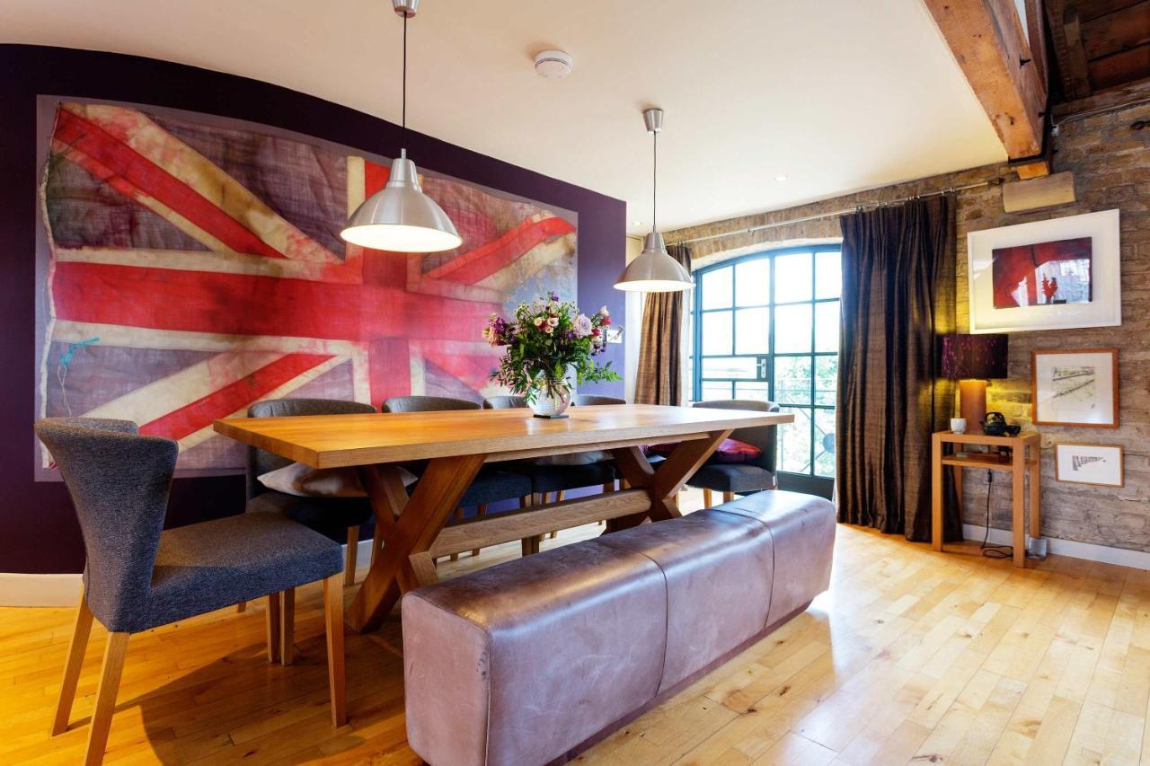 Veeve - Luxurious Leather Warehouse * Londra