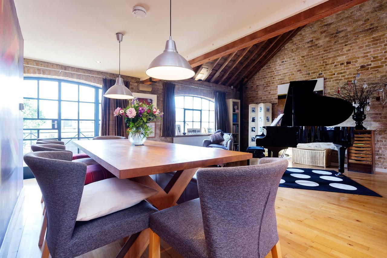 Veeve - Luxurious Leather Warehouse * Londra