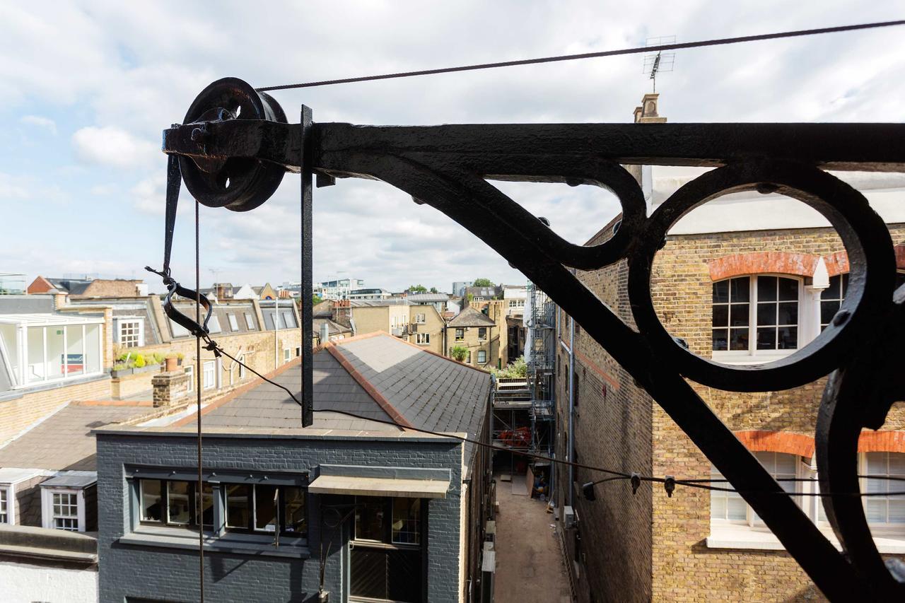 Veeve - Luxurious Leather Warehouse * Londra